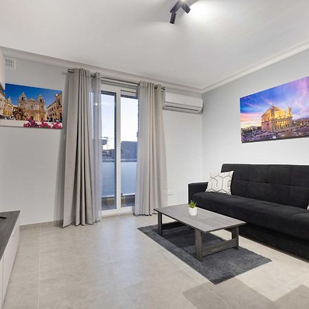 Luxurious & Spacious 2Bd Accomodation At The Podium - Yacht Marina Area, Close To Valletta Msida Exterior photo