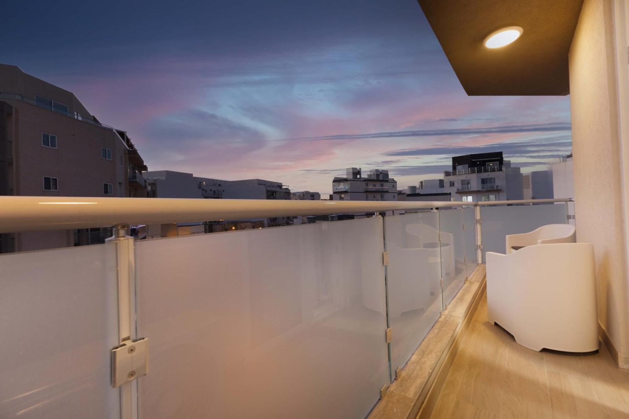 Luxurious & Spacious 2Bd Accomodation At The Podium - Yacht Marina Area, Close To Valletta Msida Exterior photo